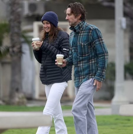 Luke Wilson and Kendall Yates were spotting hanging out at the LA beach 